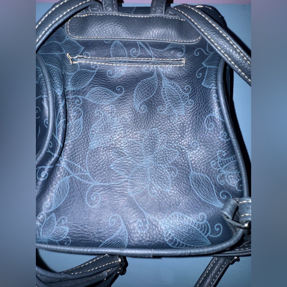 Elegant Black Leaf Pattern Backpack - image 8